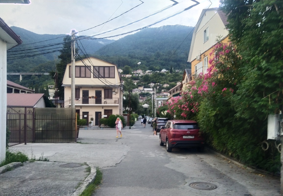 Гагра, улица Братьев Дзяпш-Ипа