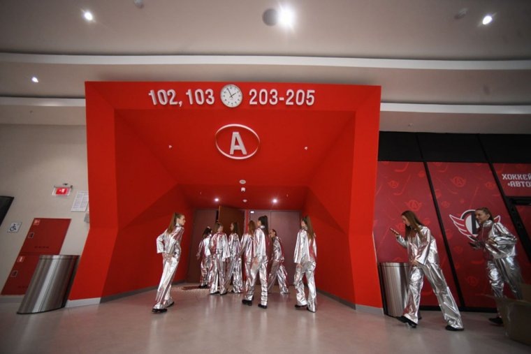 Один из входов на арену. Фото: Илья Московец © URA.RU