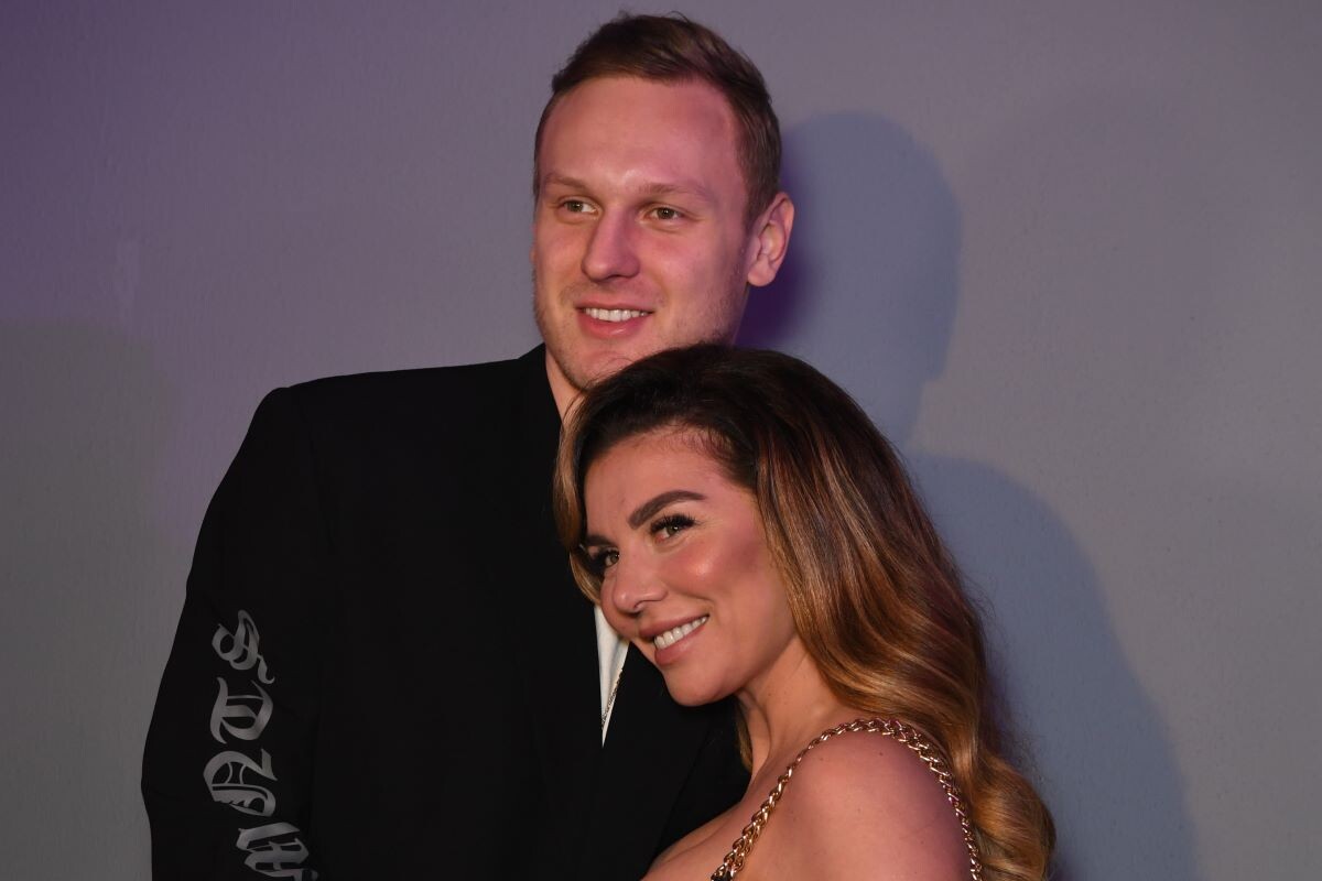     None GloballookPress