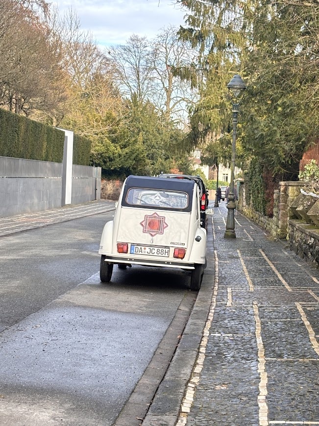 На таких раритетах здесь тоже ездят