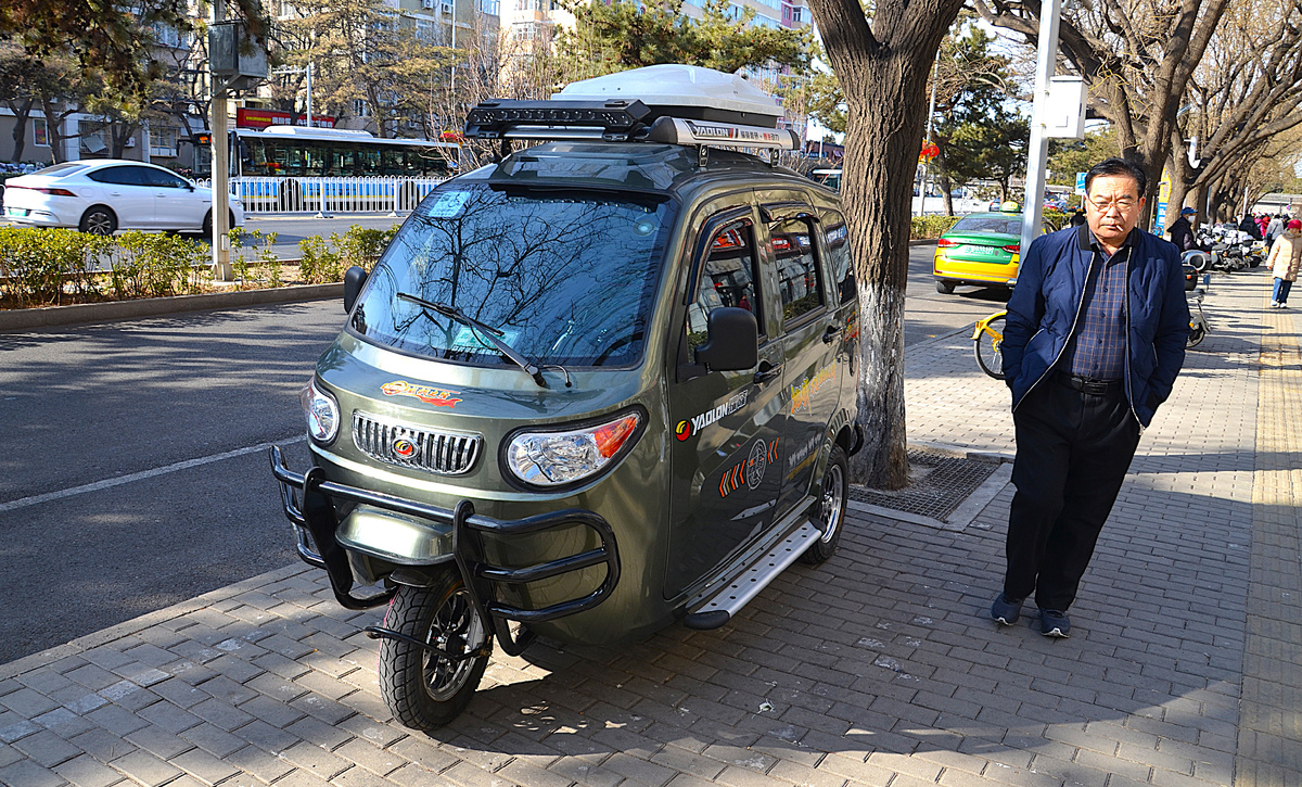 Электрический трицикл в Пекине. Фото автора.