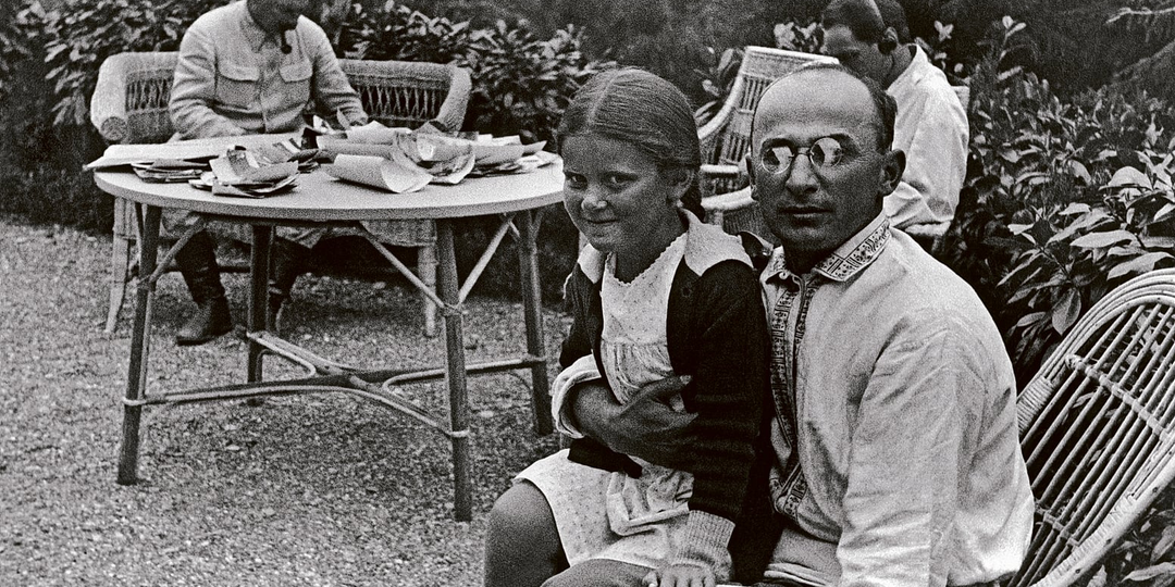 Что стало с сыном и внебрачной дочерью Берии после его расстрела, и как сложилась жизнь его внуков?