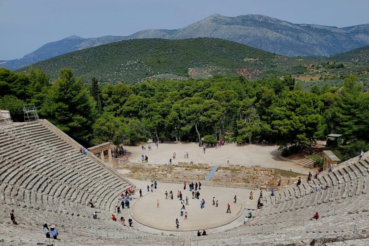 Один из старейших греческих амфитеатров. Источник: Unsplash📷
