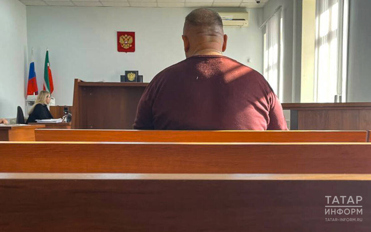 После оглашения обвинения Анатолий Буги сообщил, что полностью признает вину, за исключением одной трактовкиФото: © Дмитрий Шатров / «Татар-информ»