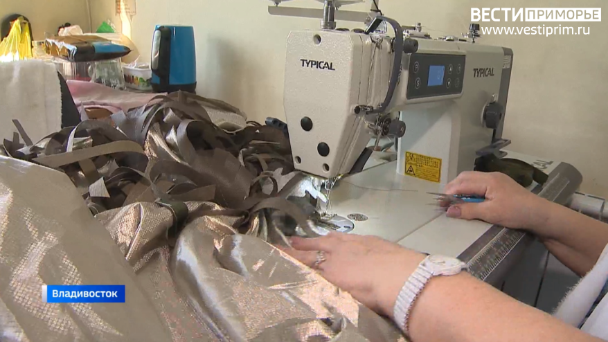 Плащи-невидимки и муфты для операторов беспилотников шьют во Владивостоке