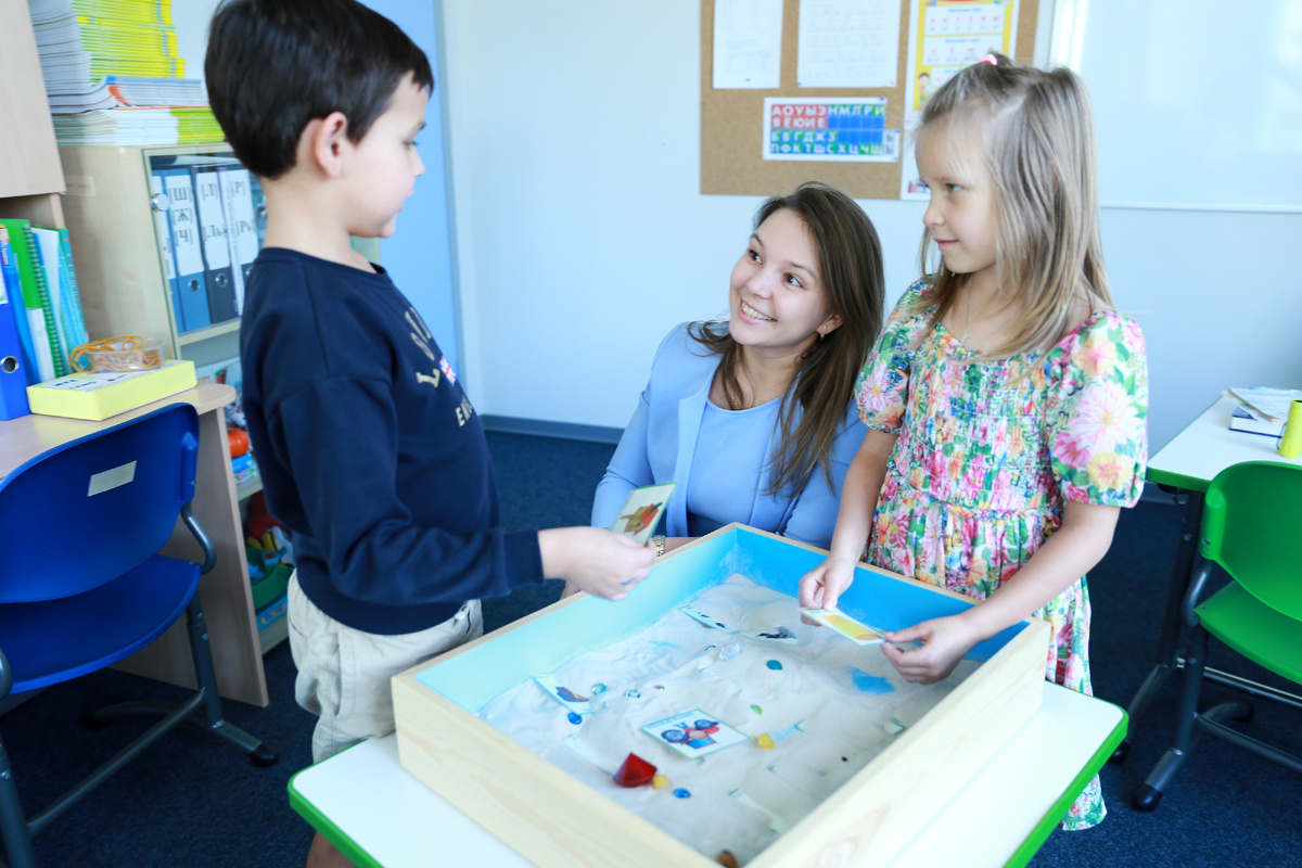 студенты Гимназии Сколково на занятии 