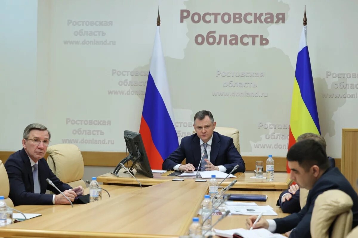    Слюсарь заявил, что проблему нехватки врачей на Дону надо решать системно