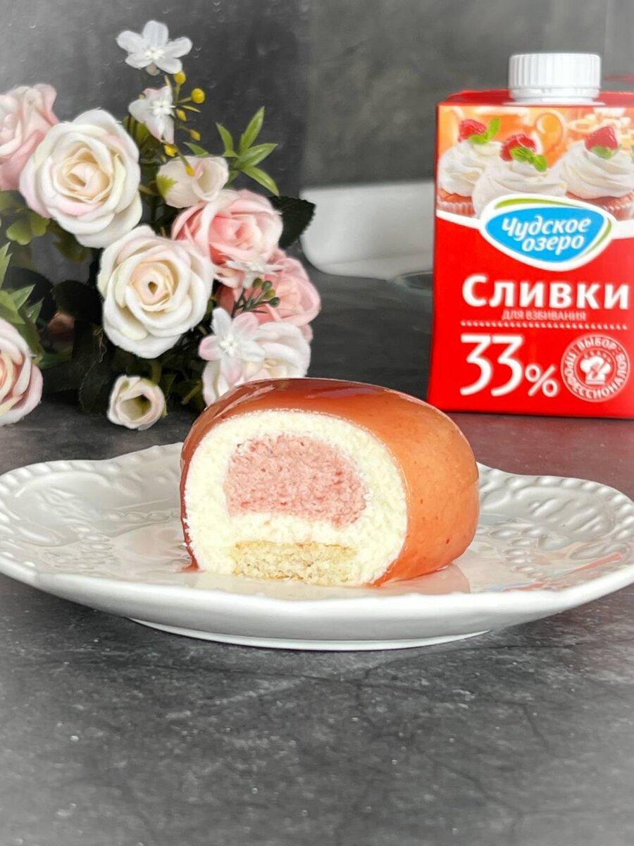 Муссовое пирожное “Клубничный пломбир” 