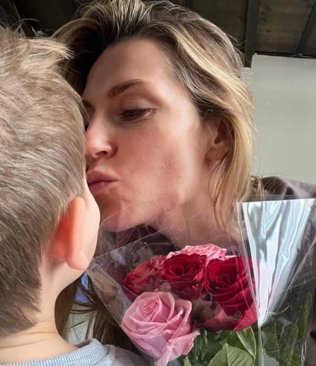 Саша Савельева с сыном Леоном. Фото: соцсети