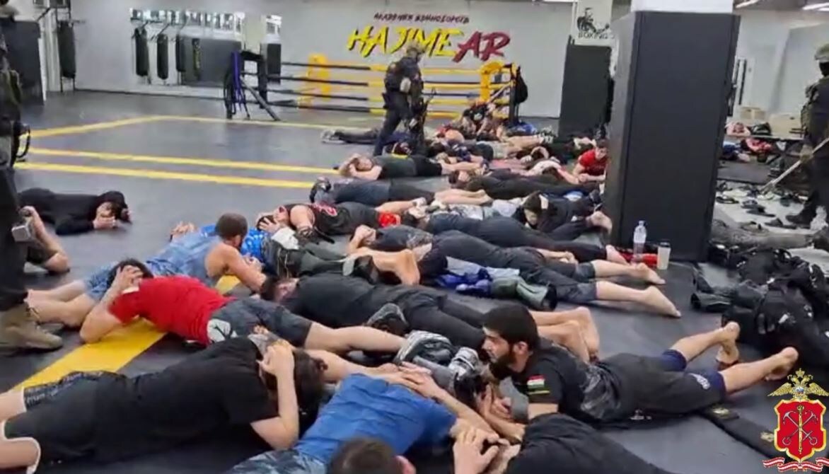 ОМОН проводит рейд по мигрантским клубам ММА в Санкт-Петербурге (иллюстрация из открытых источников)