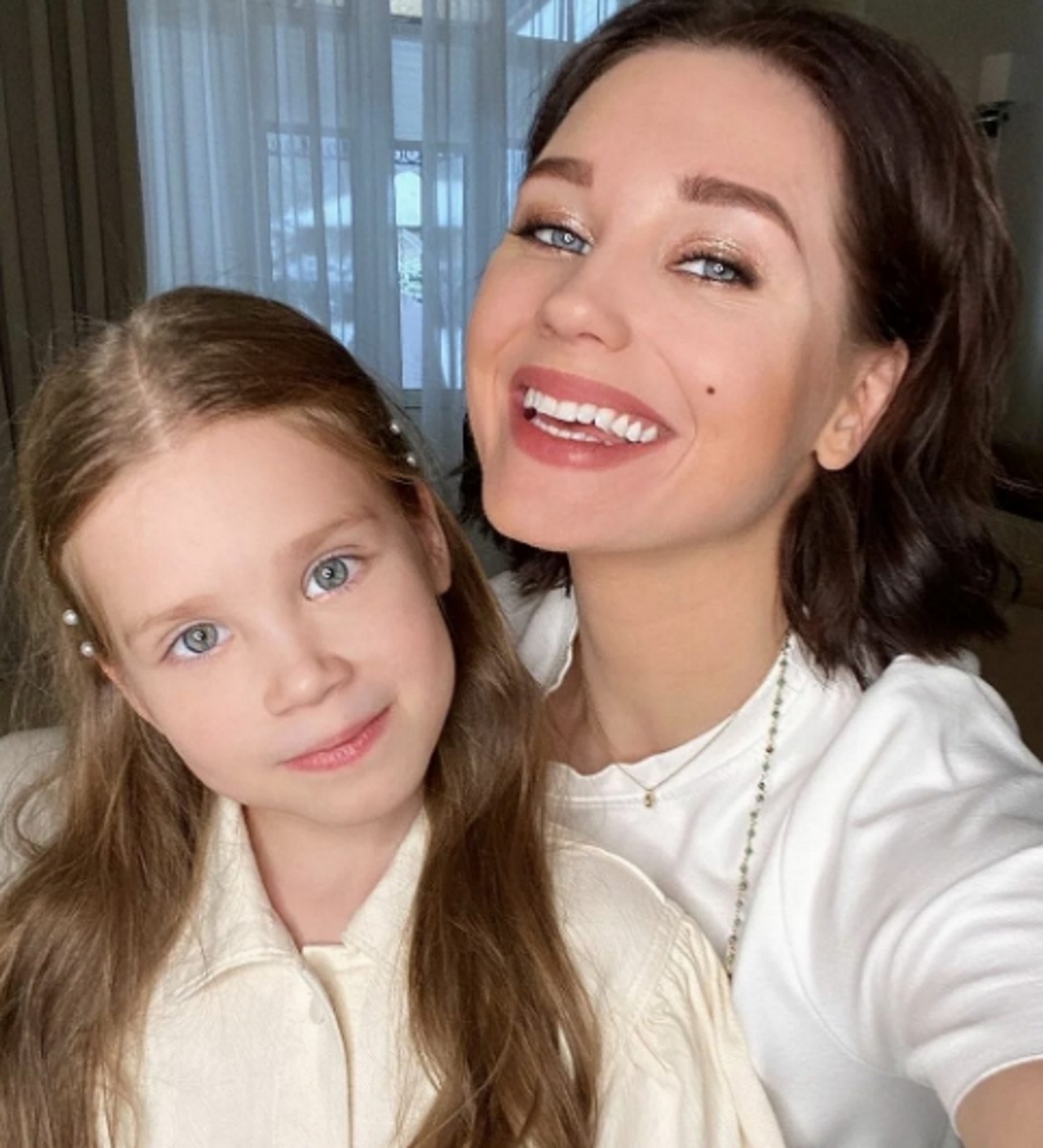 Кристина Асмус с дочкой Анастасией. Фото: соцсети