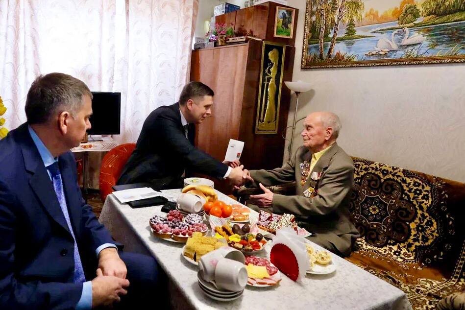    Нижегородский ветеран Великой Отечественной войны Василий Афанасьевич Кузнецов отметил 100-летний юбилей