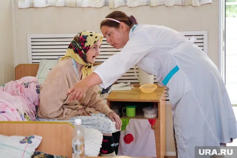 Сиделка в Израиле в доме престарелых может заработать от 290 до 350 тысяч рублей. Фото: Вадим Ахметов © URA.RU