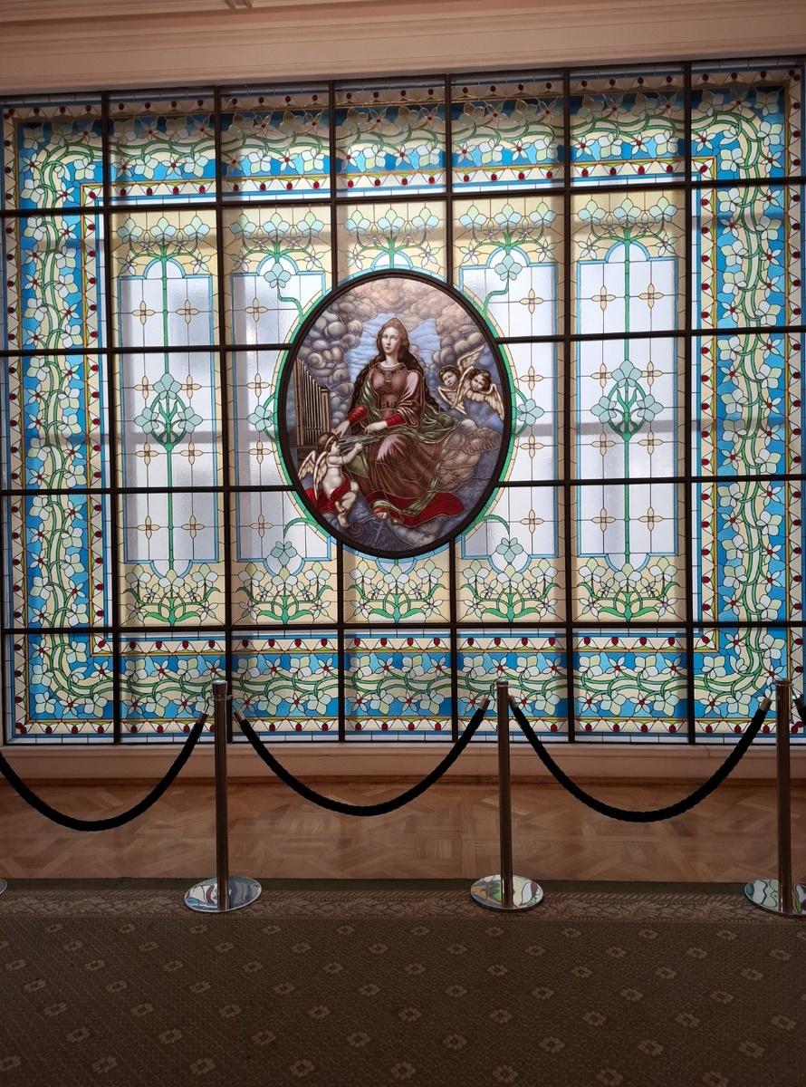 Фото автора. Это копия витража, оригинал утрачен в 1941 году в результате авианалета немцев.