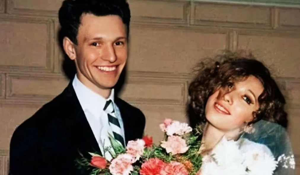 на фото Елена Воробей и Андрей Кислюк в молодости 