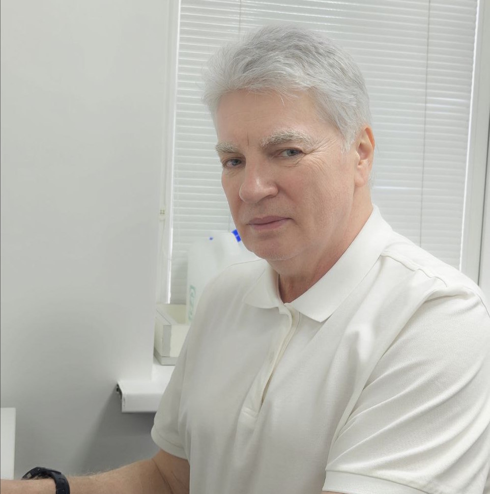 Попов Владимир Владимирович ЛОР, детский ЛОР. Стаж 41 год. Кандидат медицинских наук.