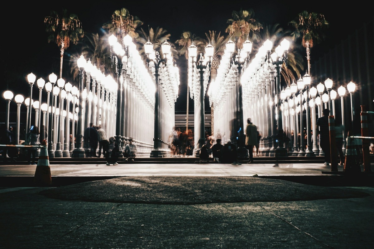 Проект Urban Light установили перед музеем LACMA в феврале 2008 года. Фото: Ruben Gutierrez / Unsplash