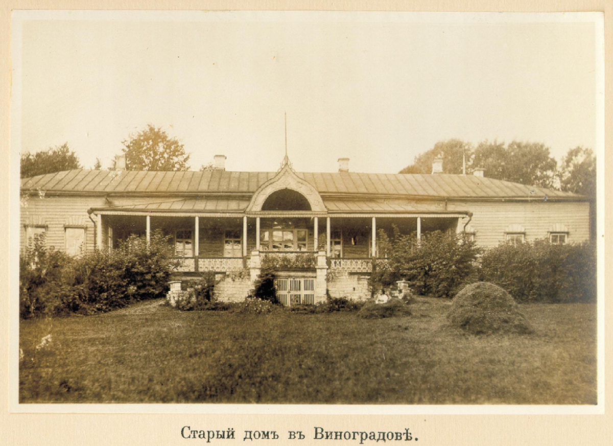 Старый усадебный дом в Виноградово. 1880 - 1905 гг. Дом сгорел в 1905 году. Фото: pastvu.com