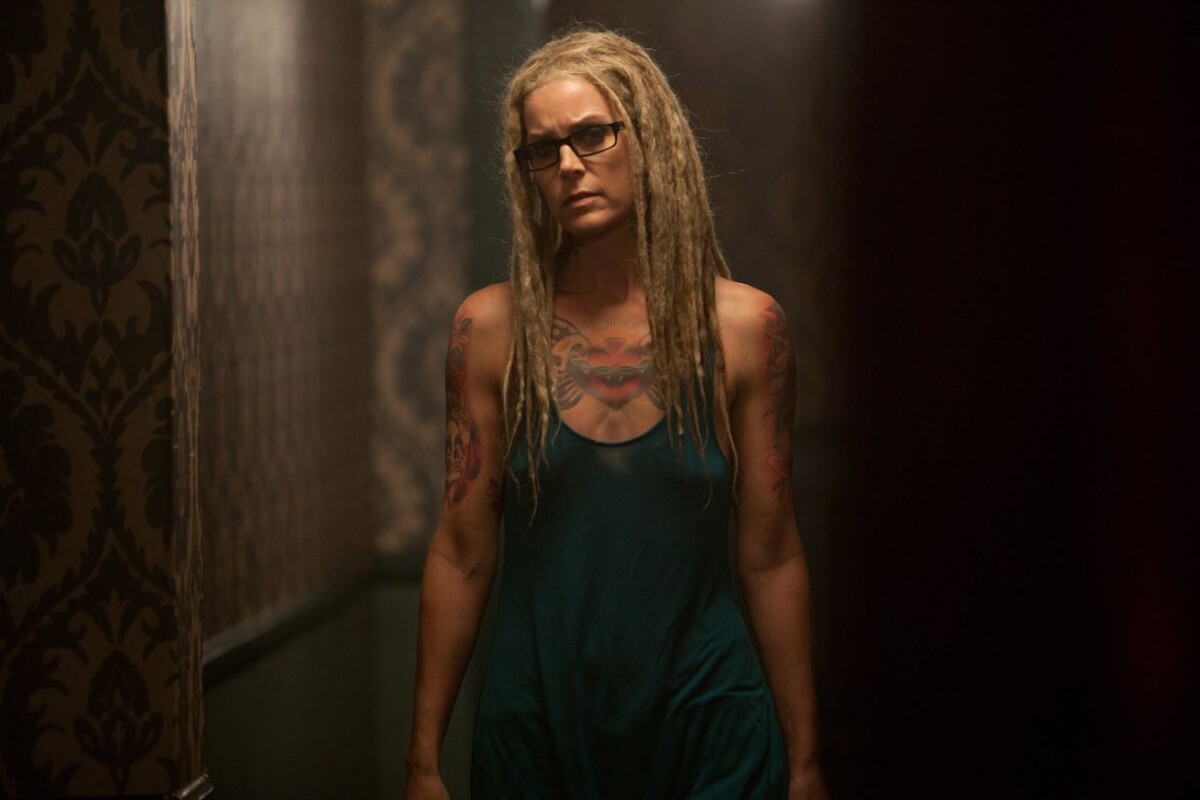 Кадр из фильма «Повелители Салема» (2012)