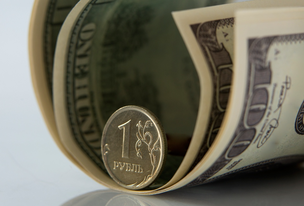    Аналитик Александров допустил укрепление рубля до 80 за доллар к лету
