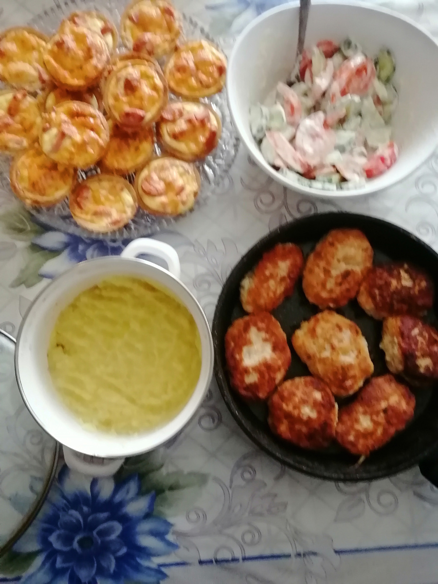 Приготовила еду.