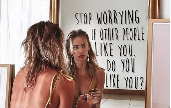 "Хватит волноваться о том, как понравиться другим людям. Сначала понравься самому себе"