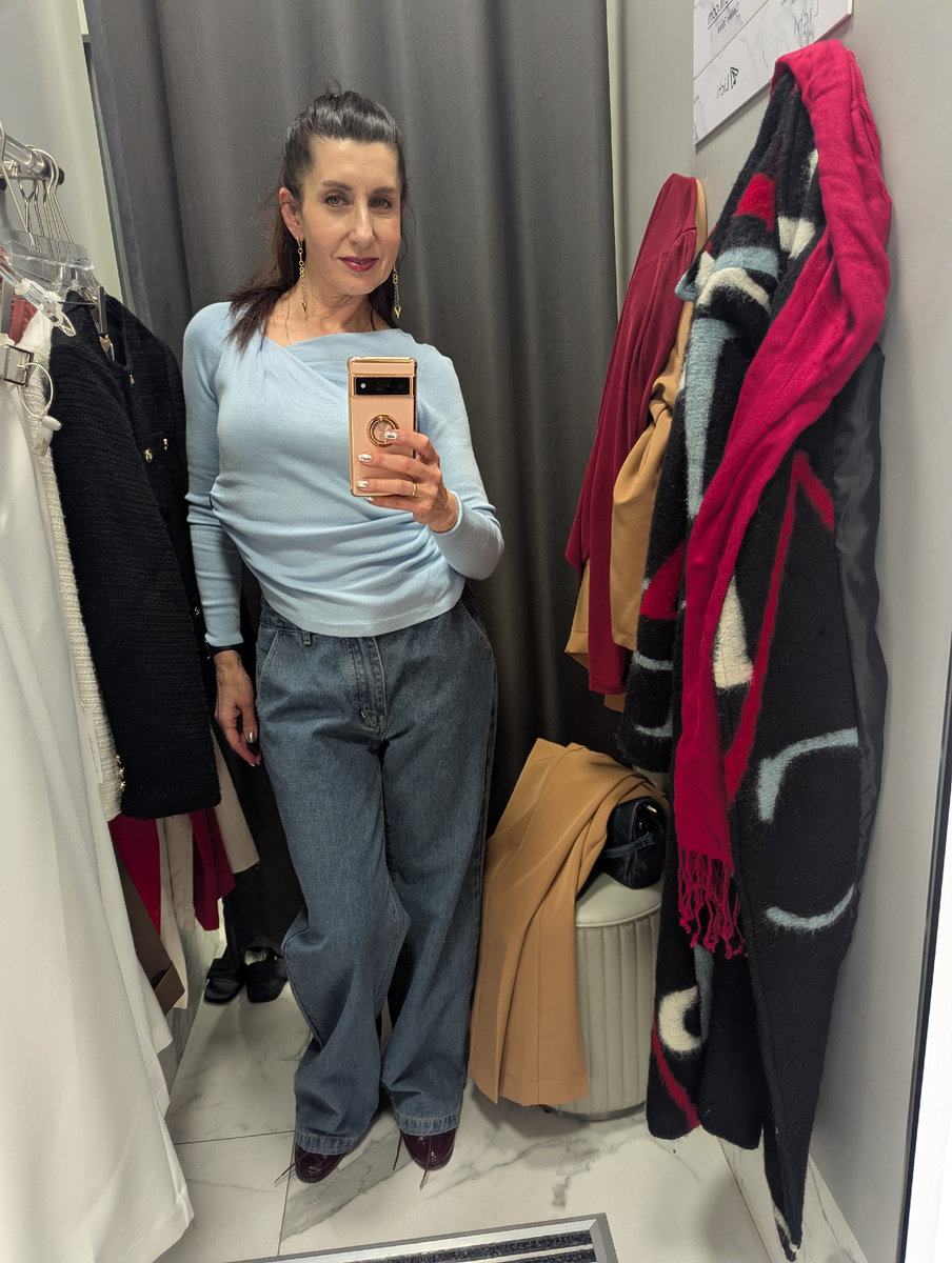 Лонгслив и джинсы 