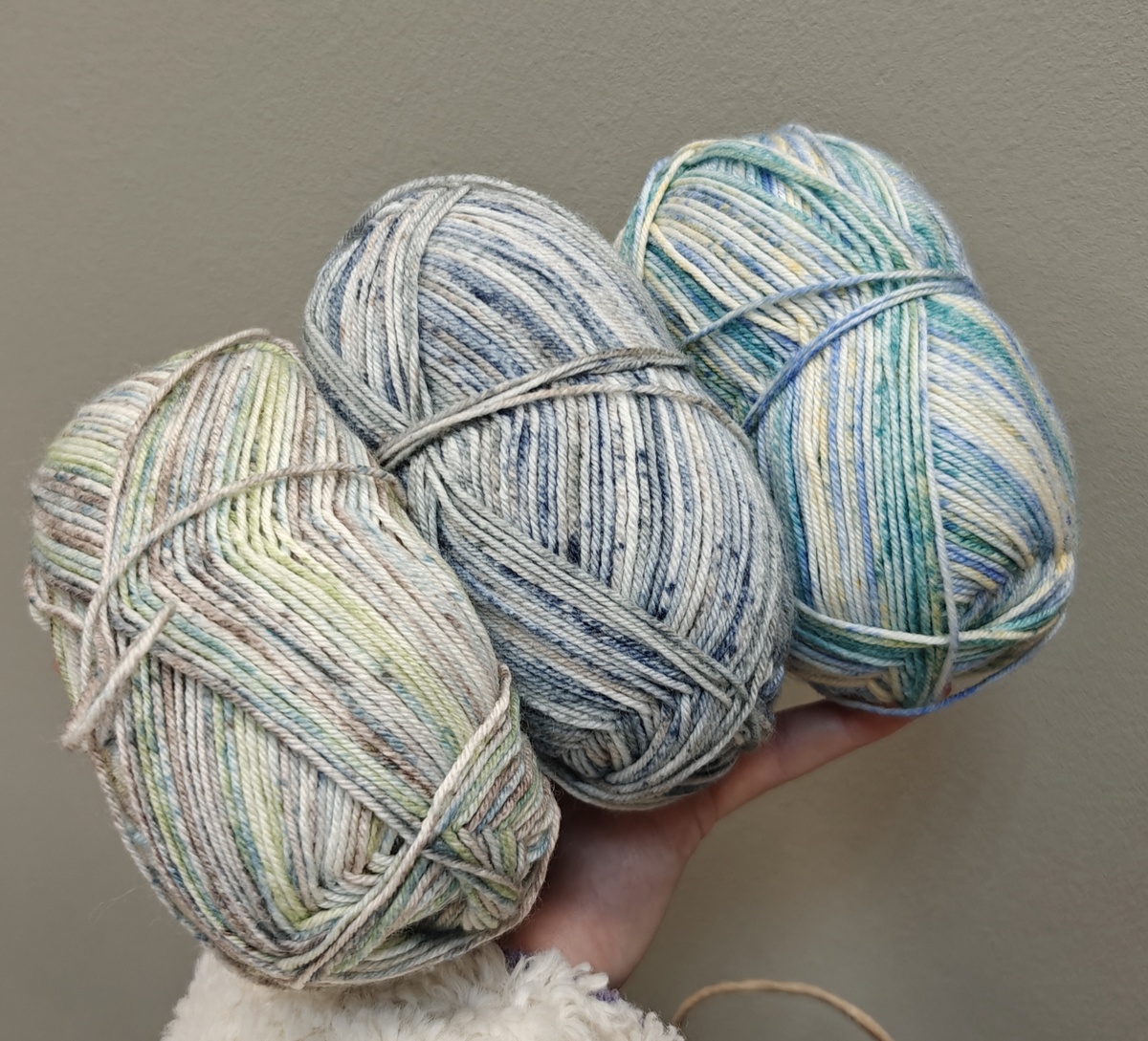 Носочная пряжа, нежные моточки по 50 гр (Дольче Филато)