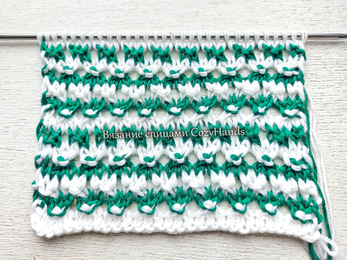 Фактурная двухцветная сетка спицами