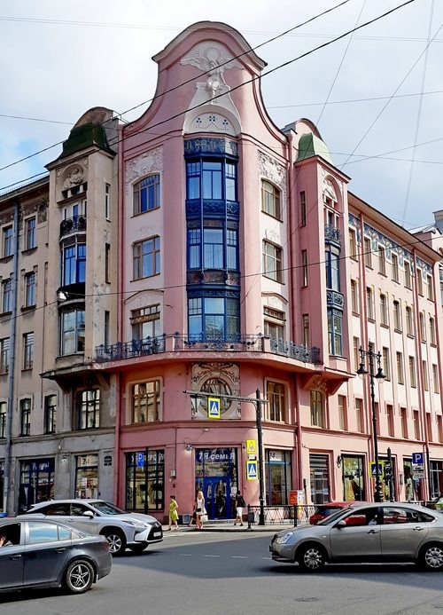 Доходный дом Бадаева, ул Восстания 19 /фото из личного архива, 2018/