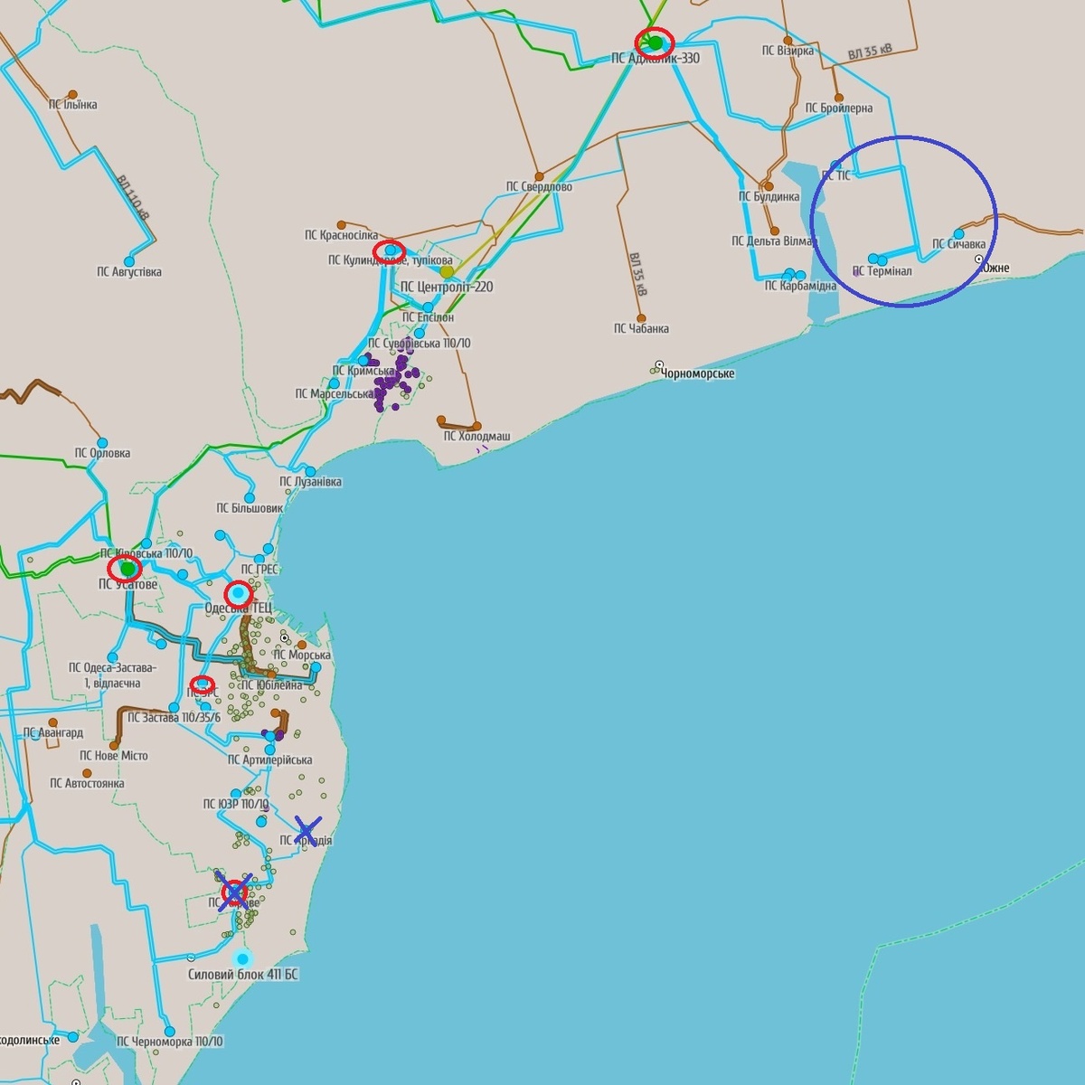 Карта-схема одесского энергоузла (с сайта https://frexosm.ru/power). Красным обведены наиболее серьёзные энергообъекты, синим (кругом – предположительно, крестом – точно) – атакованные энергообъекты