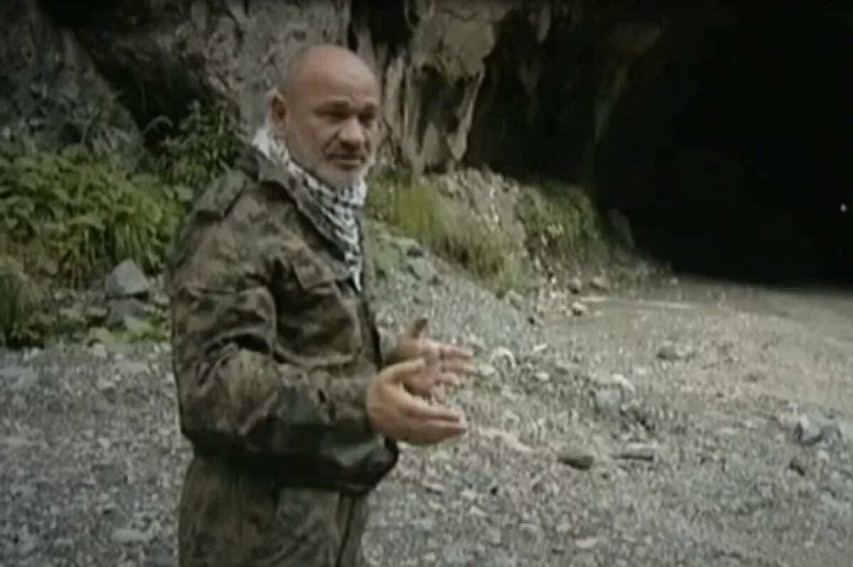    Джерапов первым вошёл в отрытый тоннель, рискуя жизнью.