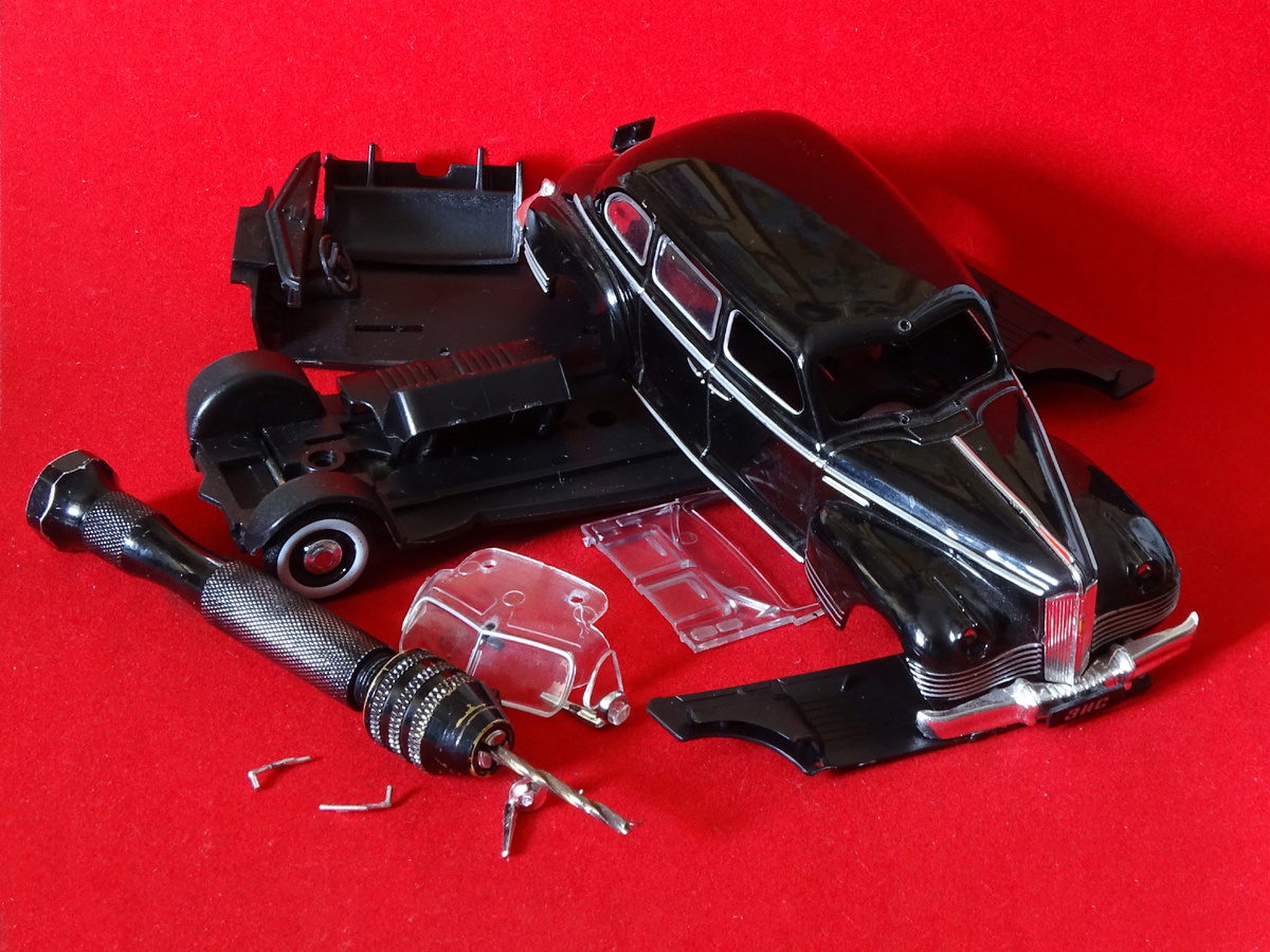 Рис. 2. Модель автомобиля ЗиС-110 из журнальной серии «Автолегенды СССР» от Deagostini в разобранном виде