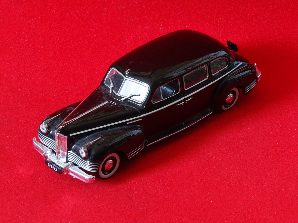 Рис. 1. Модель автомобиля ЗиС-110 из журнальной серии «Автолегенды СССР» от Deagostini в масштабе 1:43