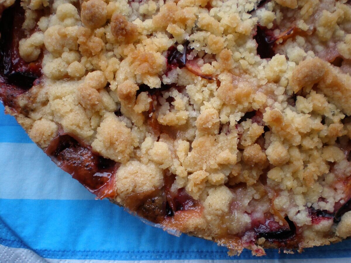    Тертый пирогCC BY-SA 2.0 / Katrin Gilger / Pflaumenmohnkuchen mit Zimtstreuseln