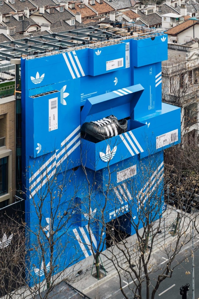 Adidas отмечает 55-летие модели Superstar в Шанхае: гигантская коробка и иммерсивная выставка  
