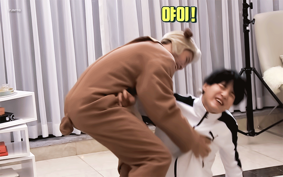 А может, на него набросился злой пёс?