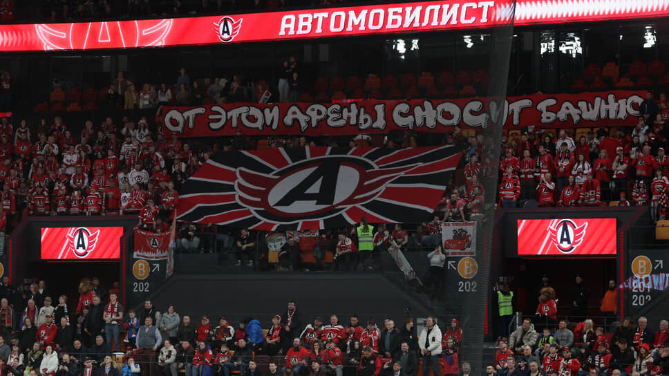 Торжественная церемония открытия ледового комплекса "УГМК Арена". Болельщики на трибунах .📷Фото: Марина Молдавская / Коммерсантъ