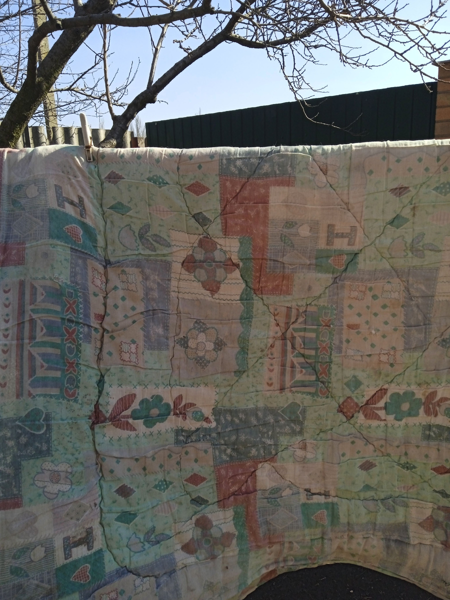 Собственное фото автора. Одеяло куплено приблизительно в конце 90-х.