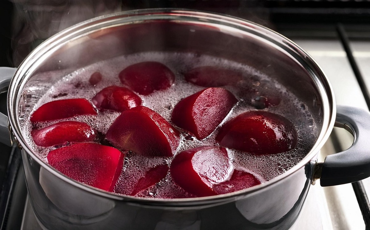 Свекла сохранит рубиновый цвет и сладость: простой способ варки с добавлением лимона / Фото: Pogovorim.by
