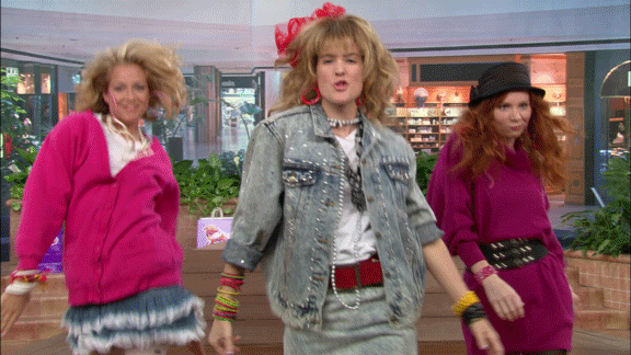 Робин в образе Robin Sparkles в супермаркете