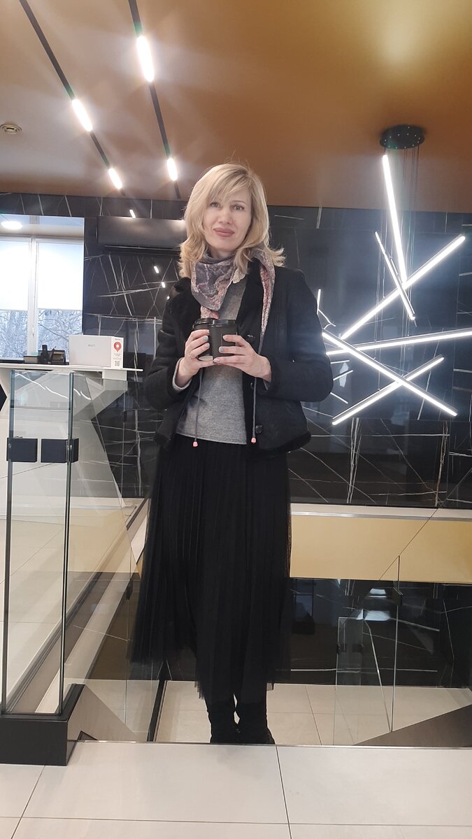 Ждём приёма и пьём кофе 