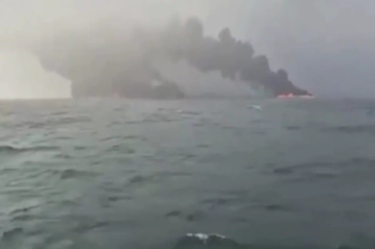    Столкнувшееся с танкером близ Британии судно перевозит цианид натрия