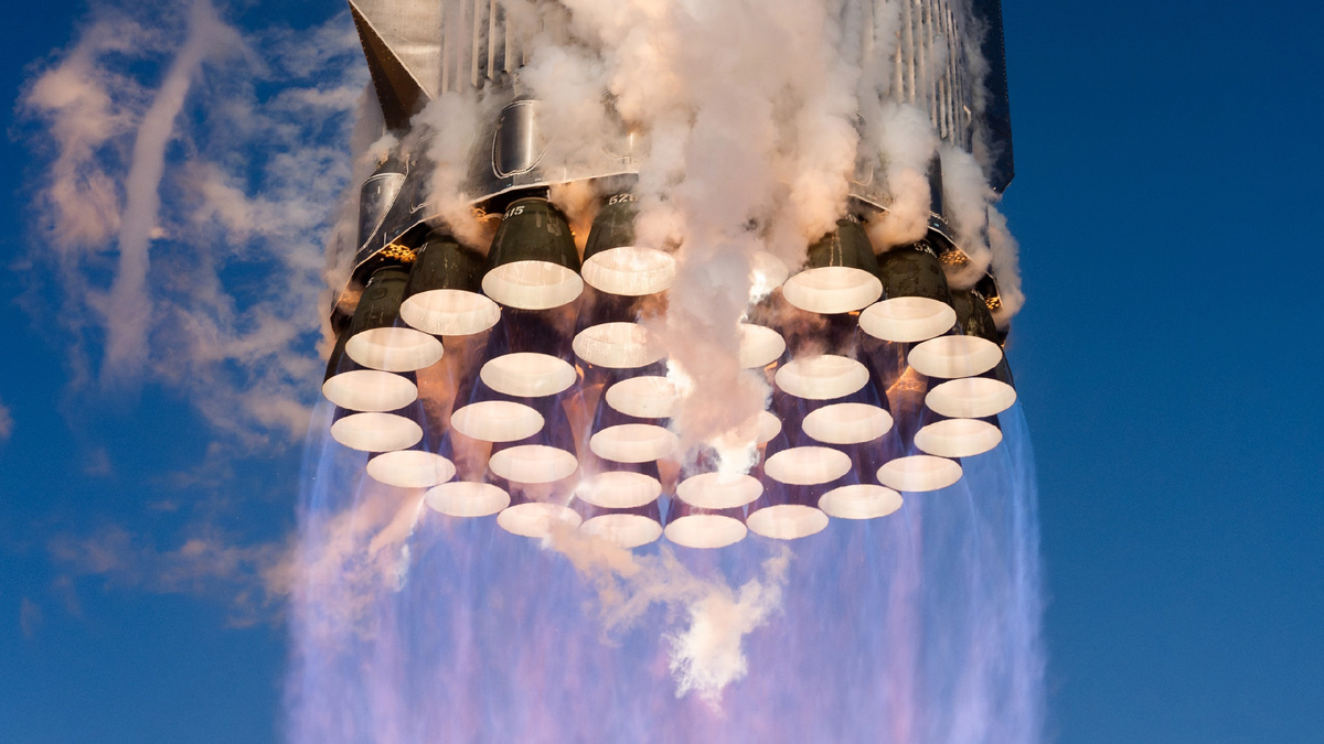 33 двигателя 1 ступени в полёте 7 марта 2025 года мск., фото SpaceX
