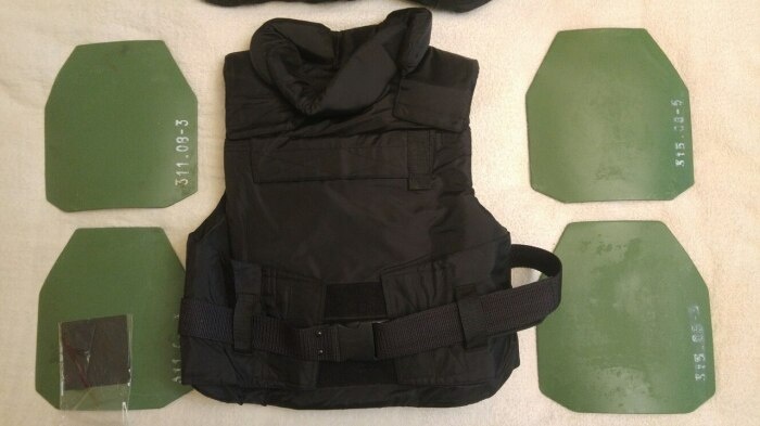 Без пластины у бронежилета ограниченные защитные качества. /Фото: allzip.org.