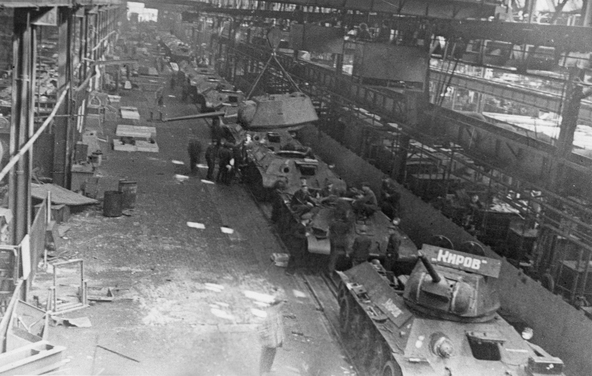 Цеха Кировского завода в блокаду (до отключения электроэнергии)