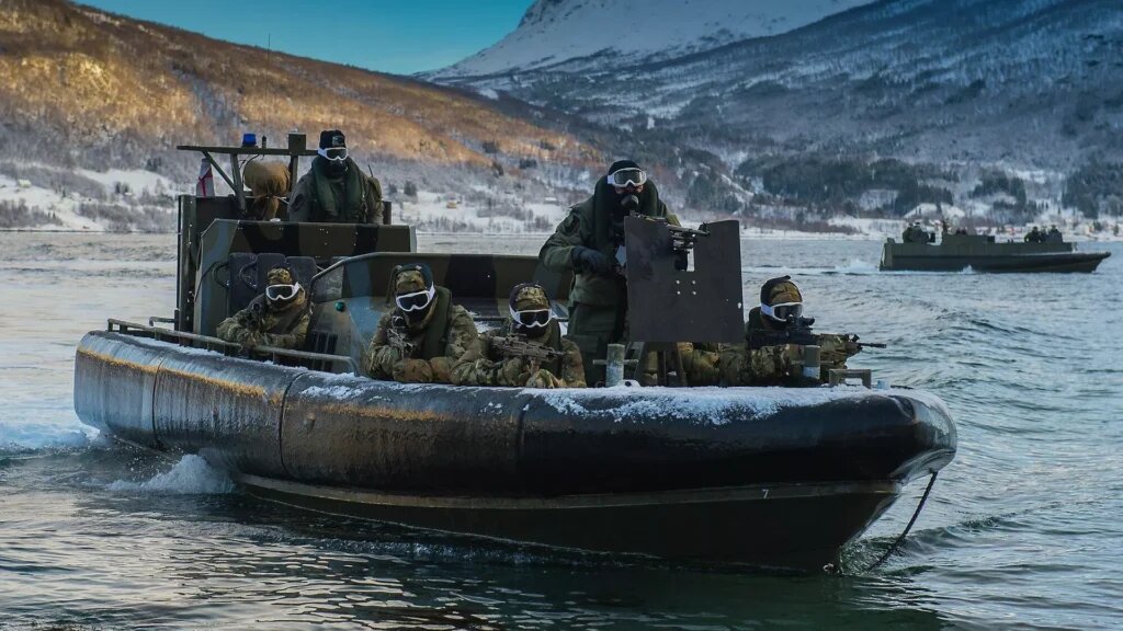 Фото: Британские военные во время учений НАТО в Норвегии (Источник – CC BY-SA 2.0 / Crown Copyright/PO Phot Donny Osmond)