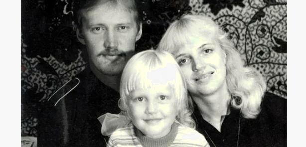 Маша Малиновская в детстве с родителями