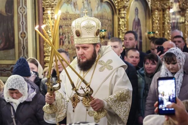    Как правильно обращаться к православному священнику?