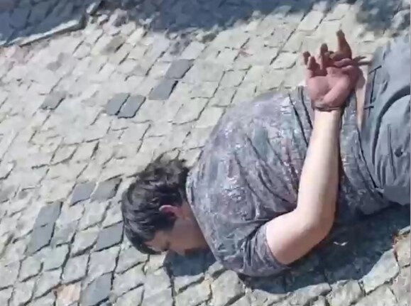    Момент задержания Евгения Серебрякова. Фото: Кадр из видео